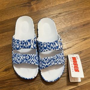 NWT Freedom Moses ikat size 37/38